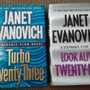 Lot 2 Janet Evanovich Books